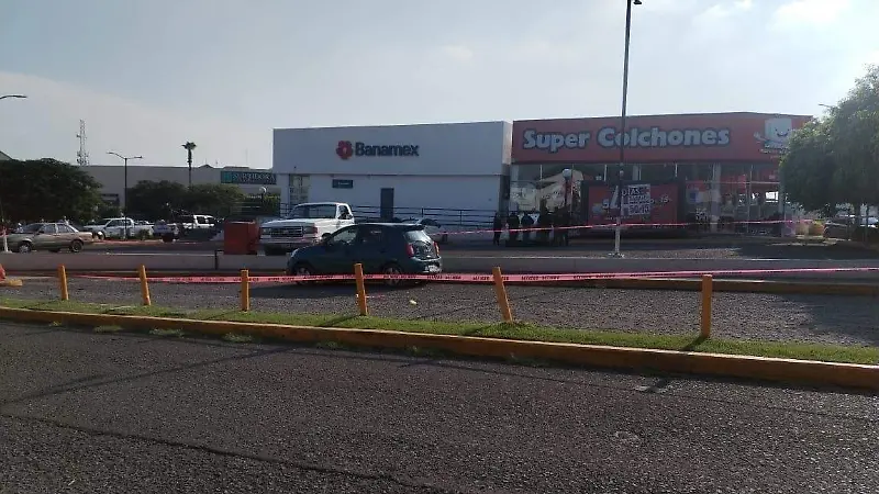 Balacera registrada en Plaza Centro Sur 2